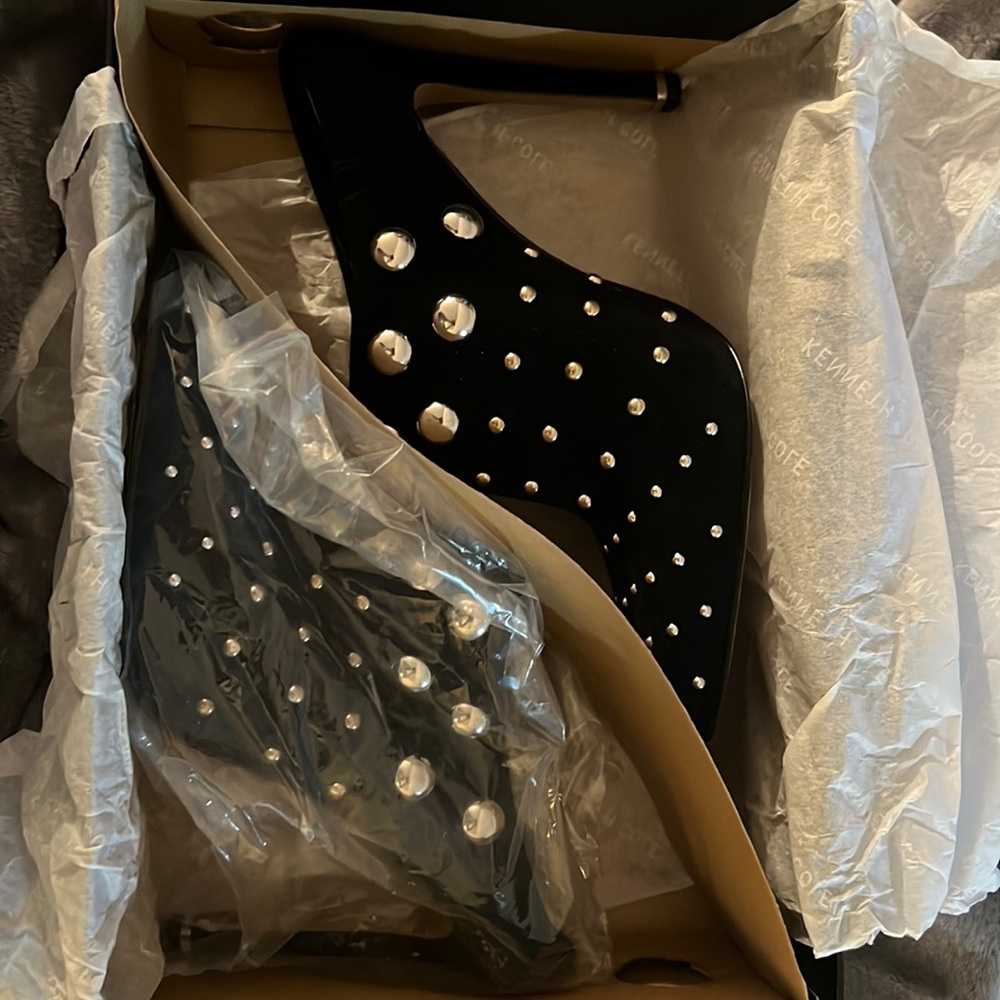 Kenneth Cole 7.5 Riley 110 Mule Stud High Heel Shoes